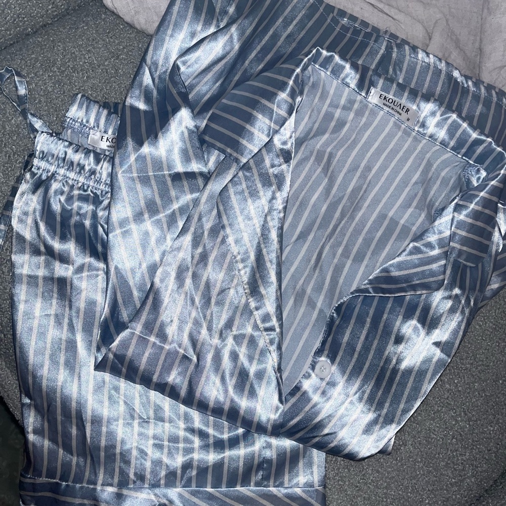 NWOT EKOUAER Blue Striped Amazon Satin Pajama Set